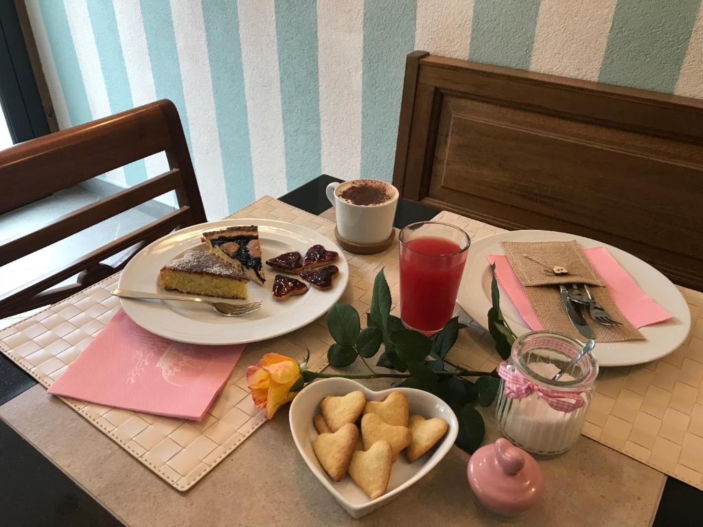 Jedlo v ubytovaní bed & breakfast alebo blízkom okolí