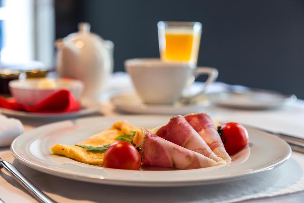 Comida en o cerca de este hotel