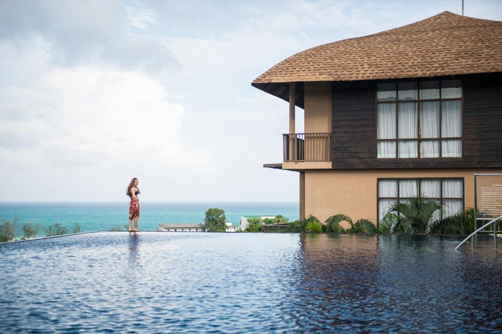 Bazén v ubytování Karon Phunaka Resort nebo v jeho okolí