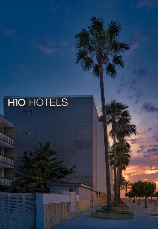 O pôr ou nascer do sol visto do hotel ou dos arredores
