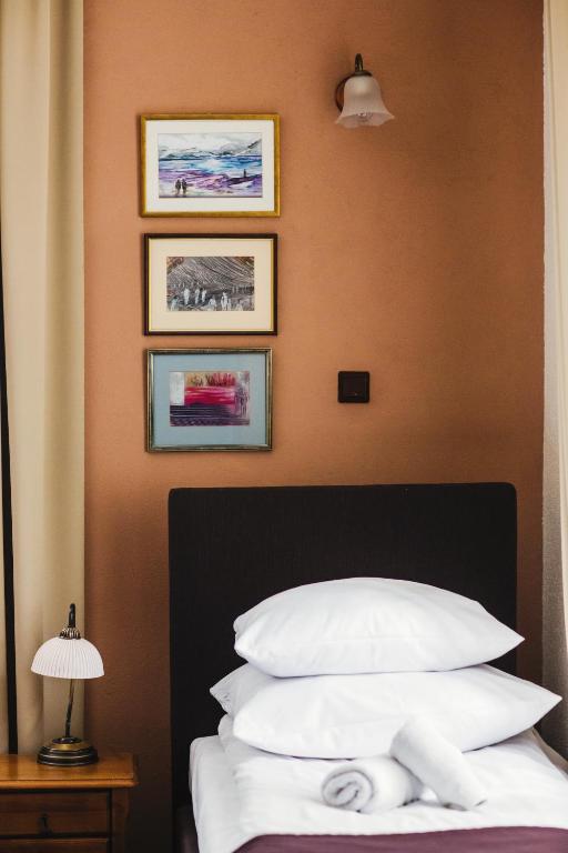 Posteľ alebo postele v izbe v ubytovaní Hotel Eden