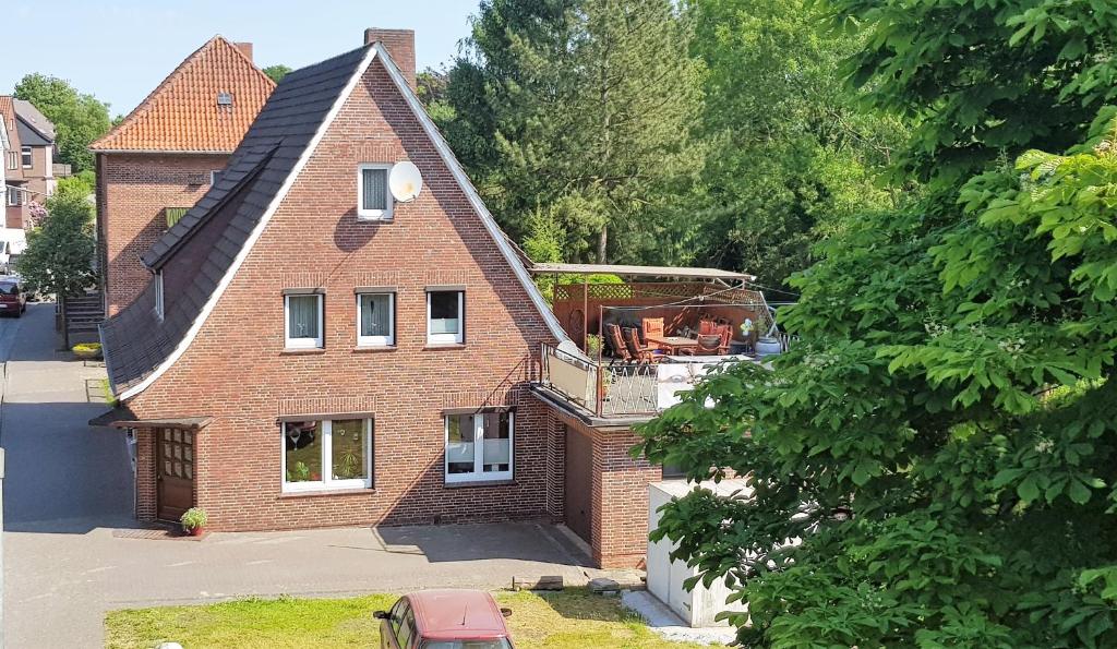 a brick house with a balcony on the side of it at Am Kanal in Neuhaus an der Oste