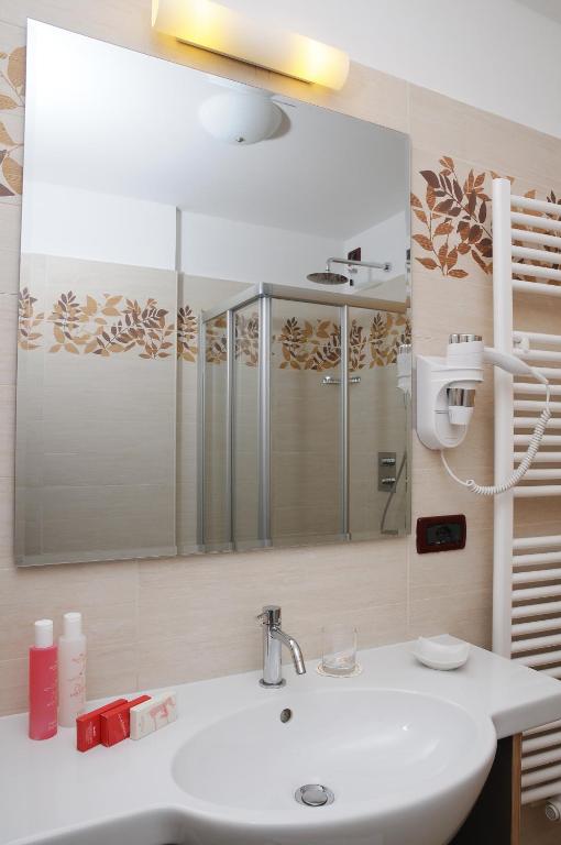 Koupelna v ubytování Residence Marisol Camere & Appartamenti - Mezzana Centre