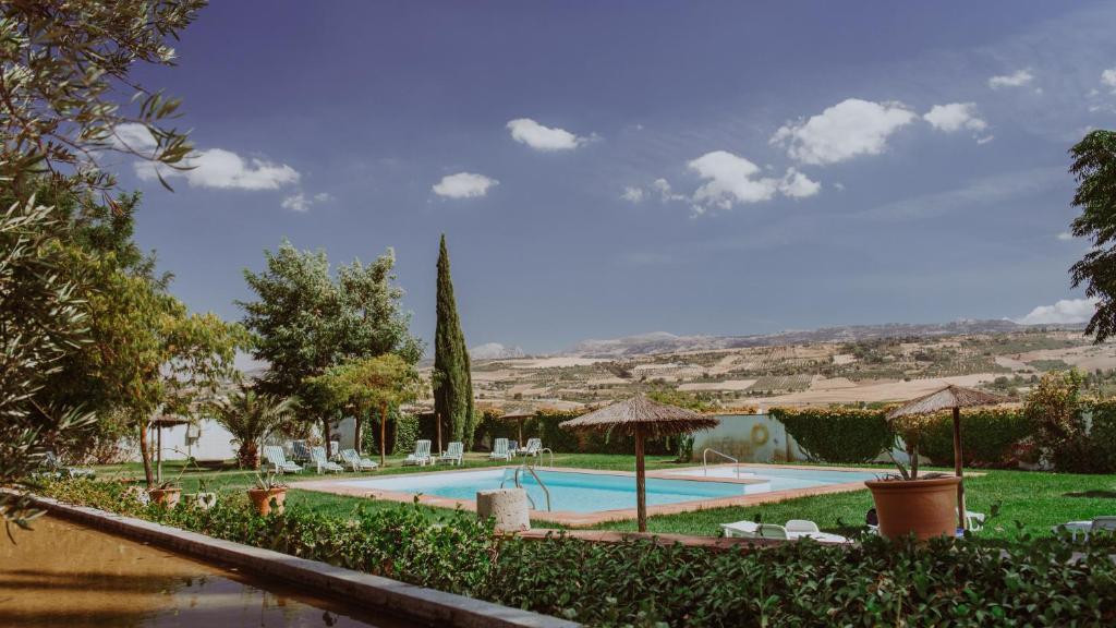 Bazén v ubytování Hotel Boutique Molino del Arco nebo v jeho okolí