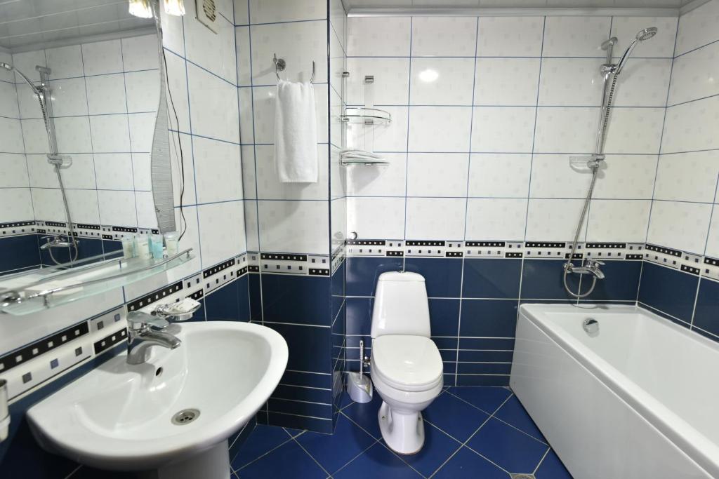 Koupelna v ubytování Irmeni Hotel