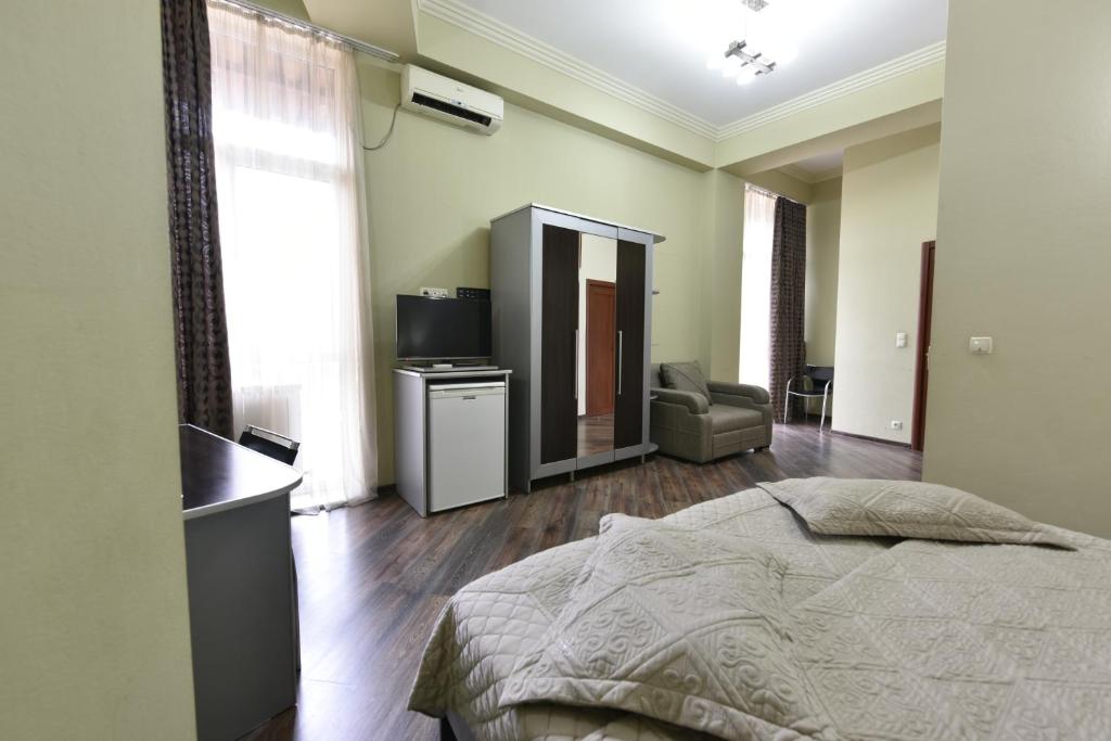 Postel nebo postele na pokoji v ubytování Irmeni Hotel