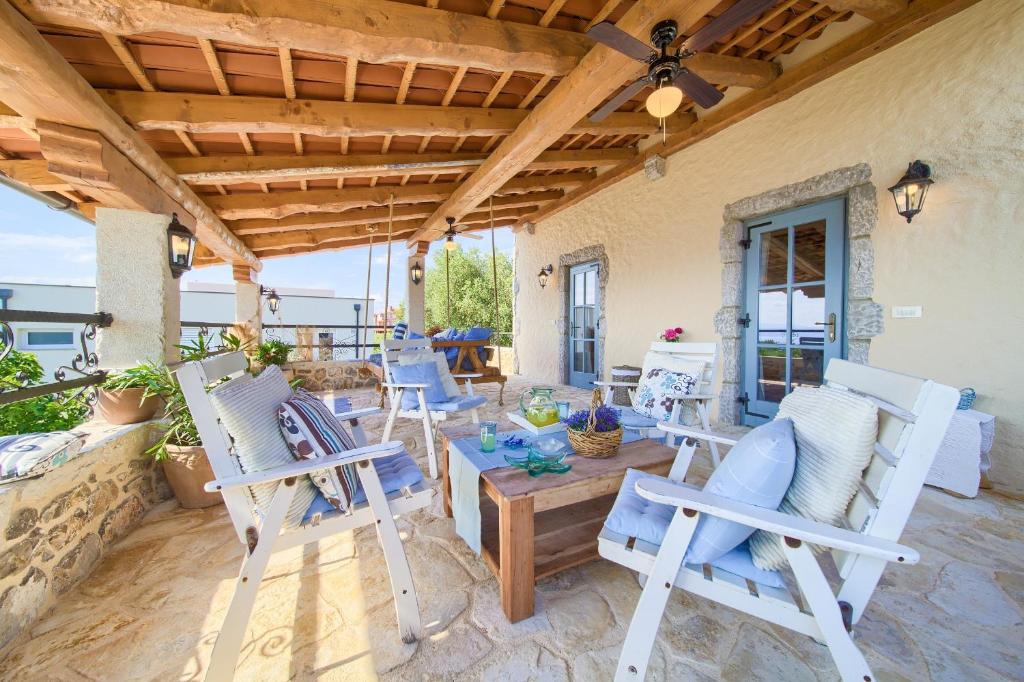 Balkón nebo terasa v ubytování HERITAGE Villa AQUAMARINE
