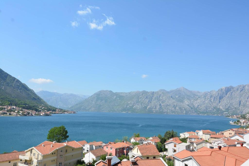 Peisaj natural din apropierea acestei pensiuni