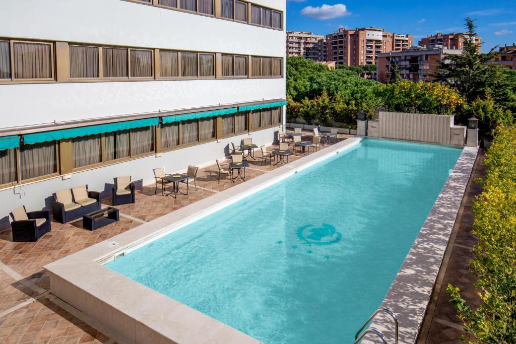 Bazén v ubytování Enea Hotel Pomezia nebo v jeho okolí