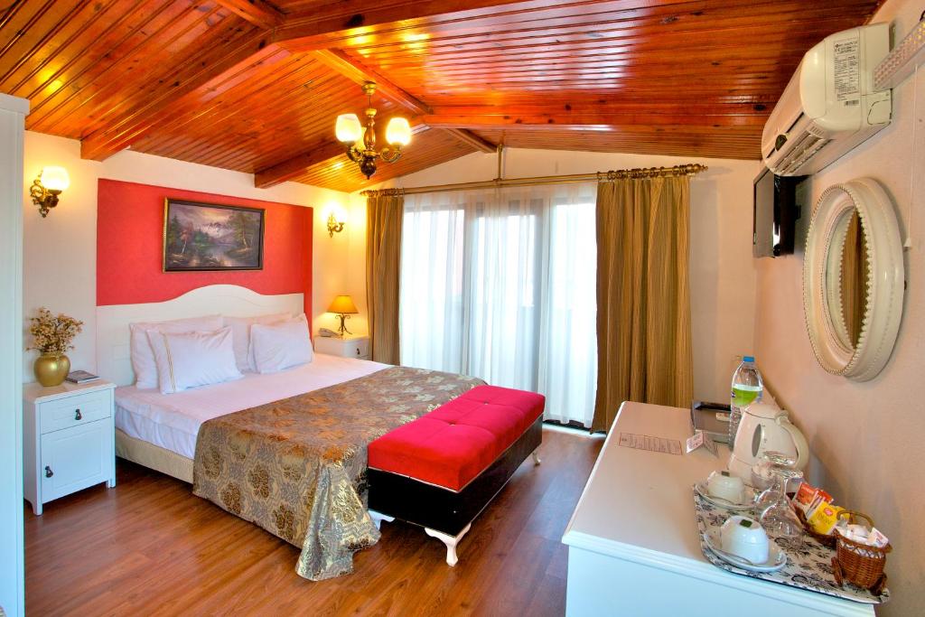 A bed or beds in a room at Asmali Hotel