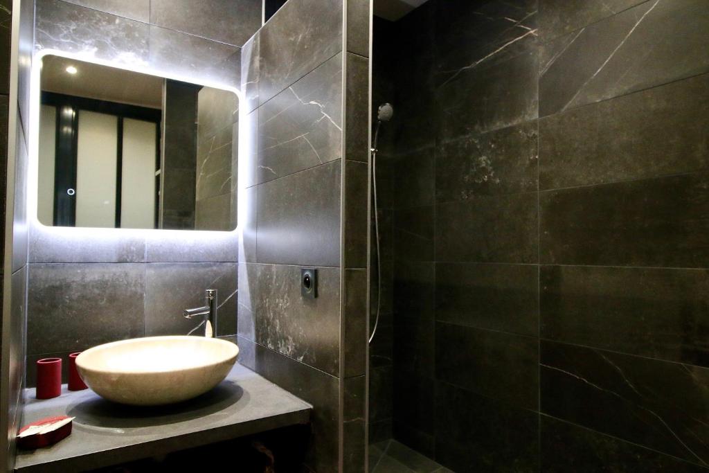 a bathroom with a sink and a mirror at 3e secret en plein coeur du Vieux Lyon in Lyon
