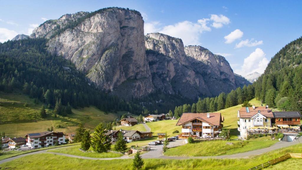 a village in a valley with a mountain in the background at Garni Hotel Rosengarten B&B in Selva di Val Gardena