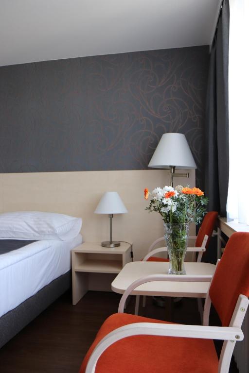 Postel nebo postele na pokoji v ubytování Hotel Krystal