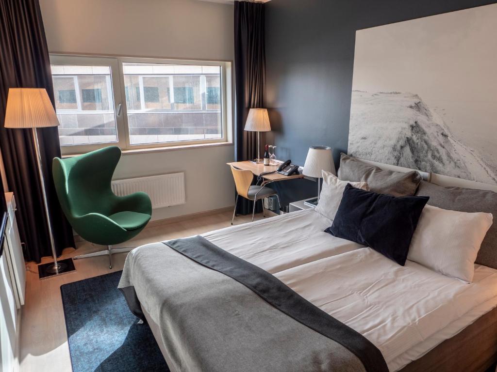 Ein Bett oder Betten in einem Zimmer der Unterkunft Clarion Hotel Sign