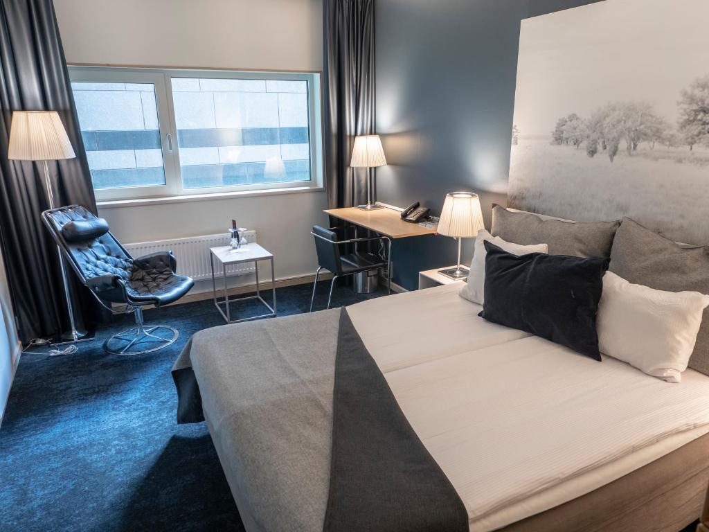 Ein Bett oder Betten in einem Zimmer der Unterkunft Clarion Hotel Sign