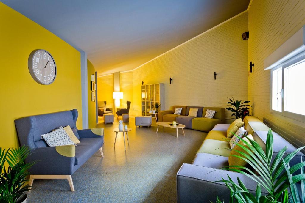 A seating area at Camplus Pamplona