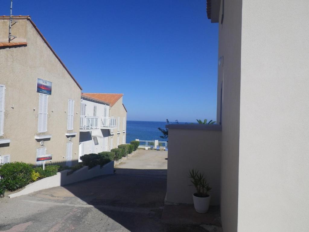 Nespecifikovaný výhled na moře nebo výhled na moře při pohledu z hotelu