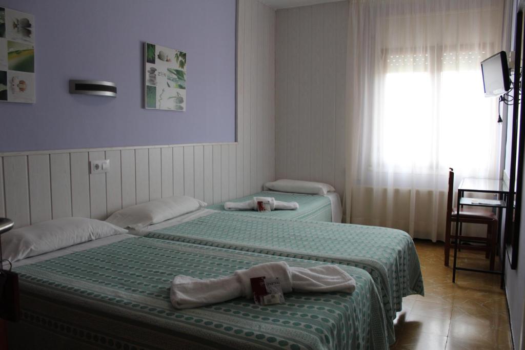 Postel nebo postele na pokoji v ubytování Hostal Fabrellas