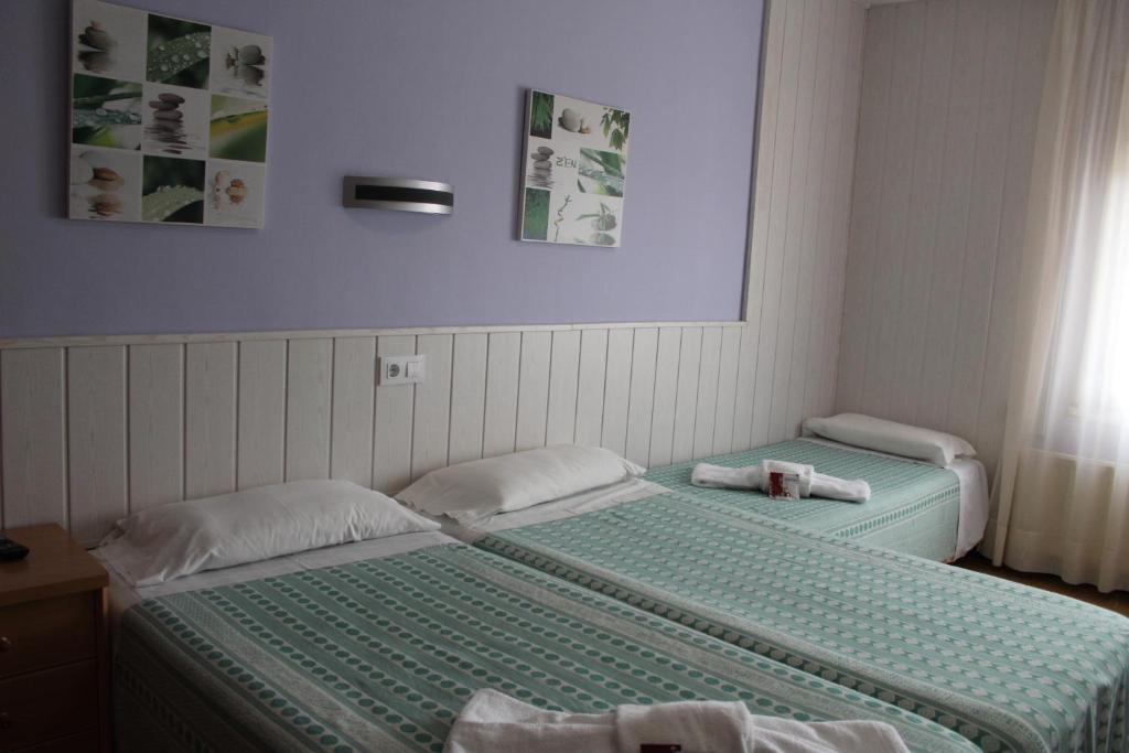 Postel nebo postele na pokoji v ubytování Hostal Fabrellas