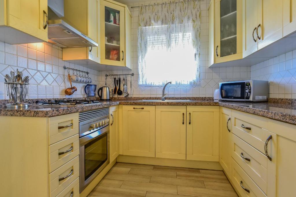 Kuchyň nebo kuchyňský kout v ubytování Casa Lusentum