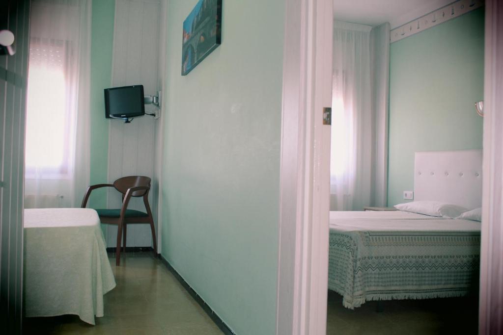 Postel nebo postele na pokoji v ubytování Hostal Fabrellas