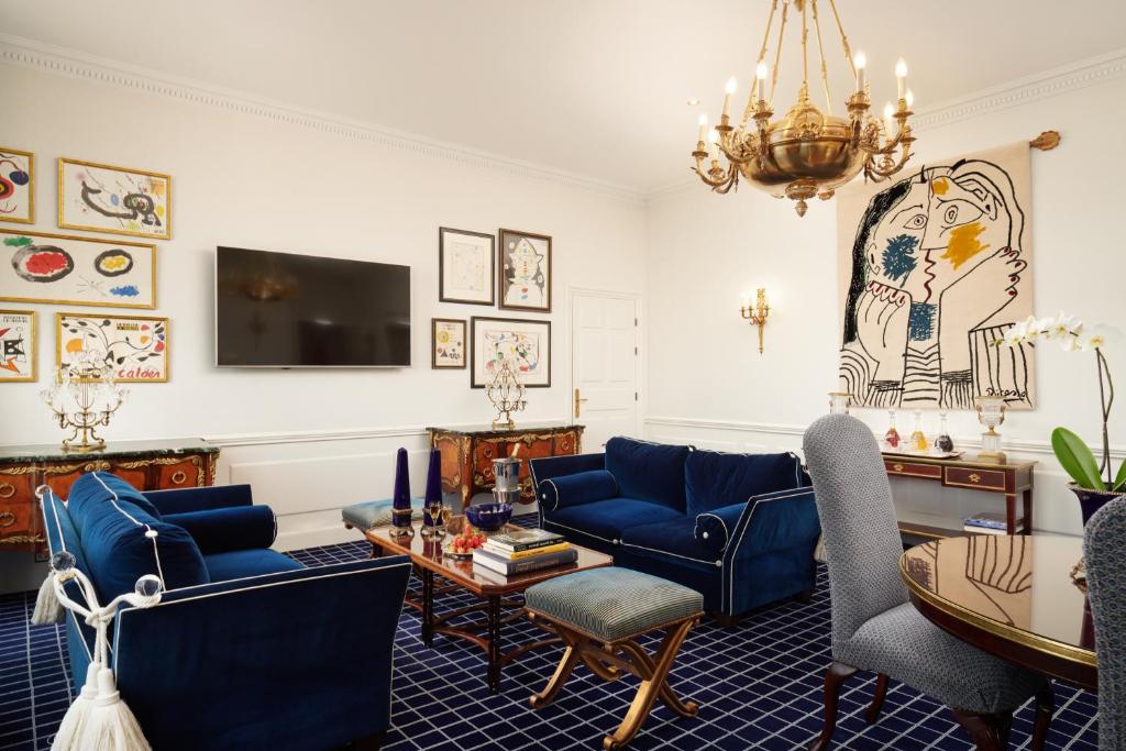 TV a/nebo společenská místnost v ubytování Hotel d'Angleterre