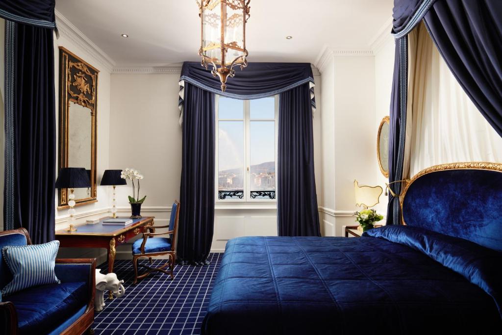 Nespecifikovaný výhled na hory nebo výhled na hory při pohledu z hotelu