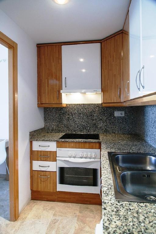 Kuchyň nebo kuchyňský kout v ubytování UHC Ventura Park Apartments