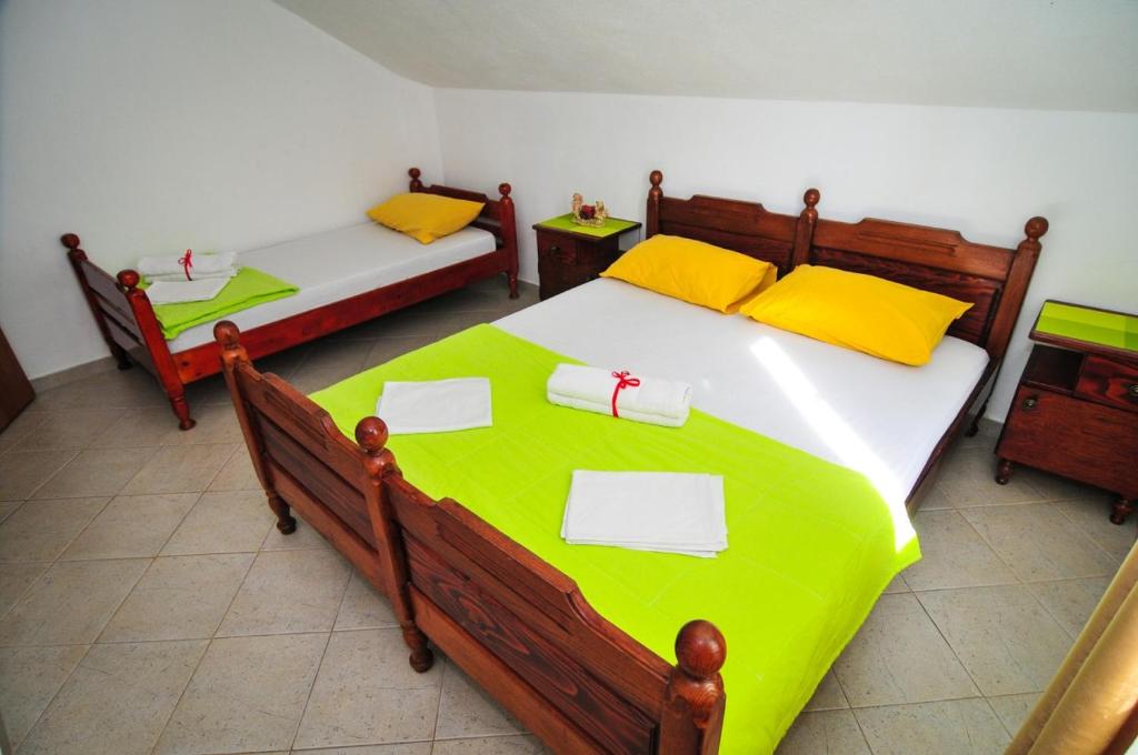 Postel nebo postele na pokoji v ubytování Apartmani Bekonja