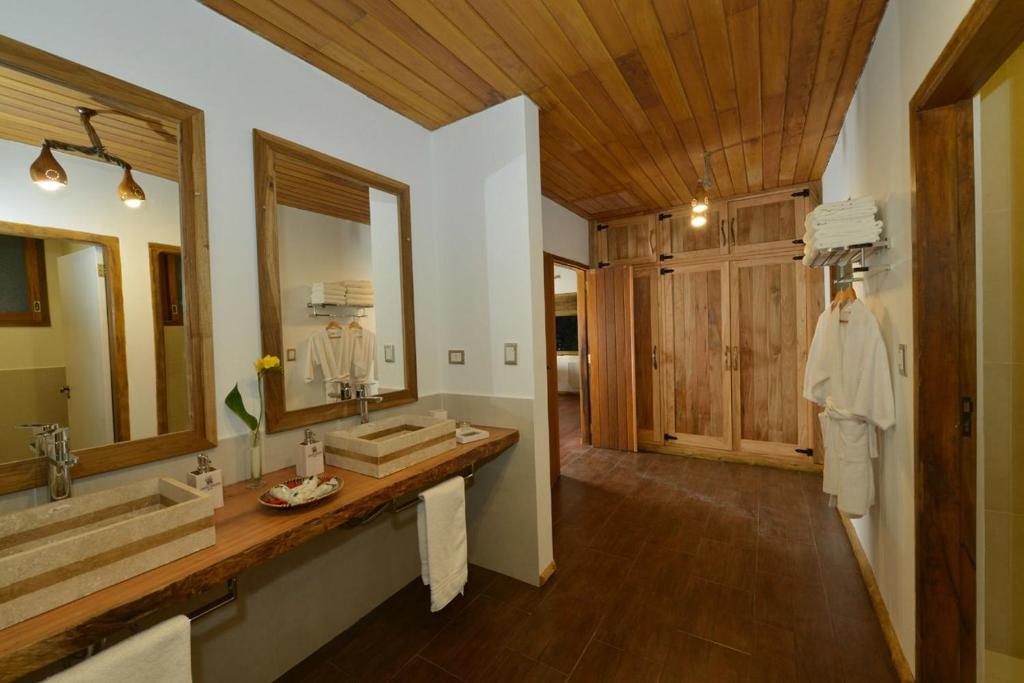 Koupelna v ubytování La Aldea De La Selva Lodge