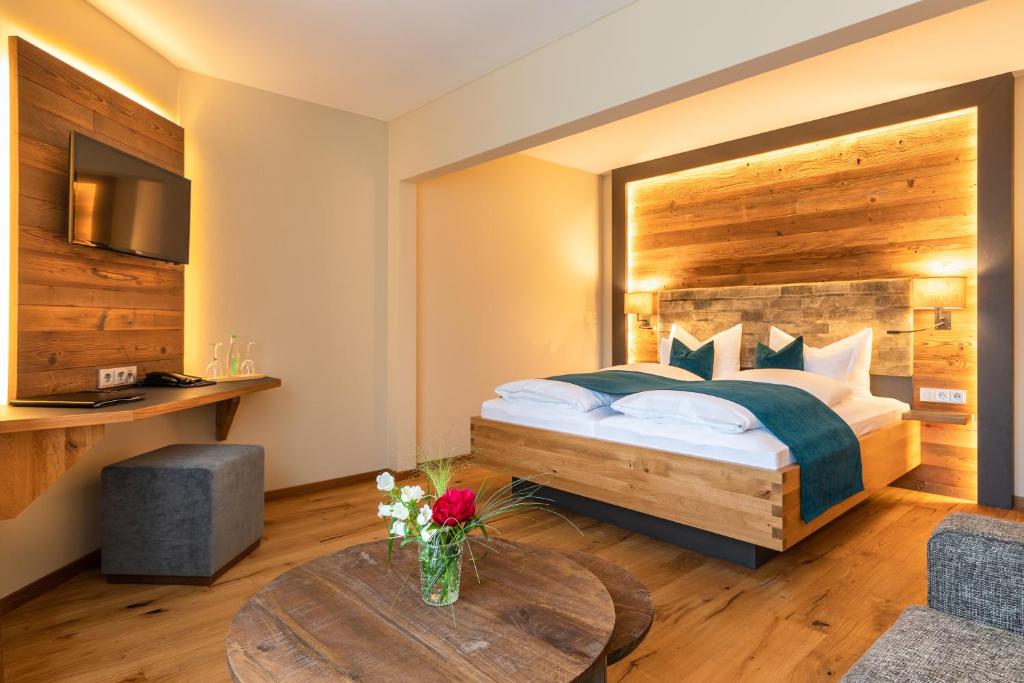Postel nebo postele na pokoji v ubytování Hotel zur Post