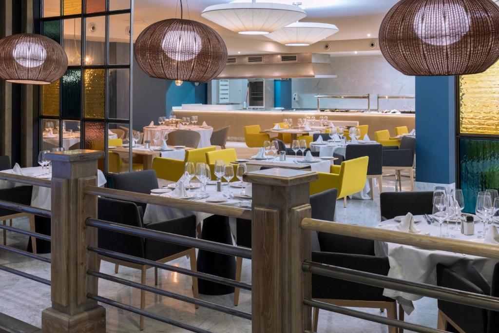 Restaurace v ubytování Mediterraneo Bay Hotel & Resort