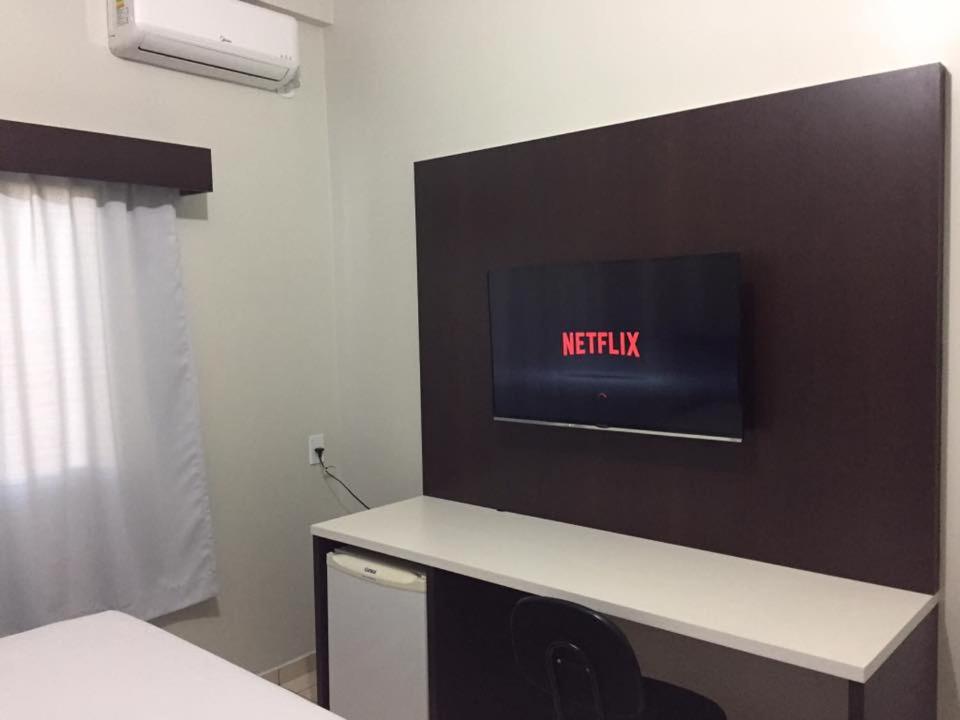 TV a/nebo společenská místnost v ubytování Hotel Notre Dame