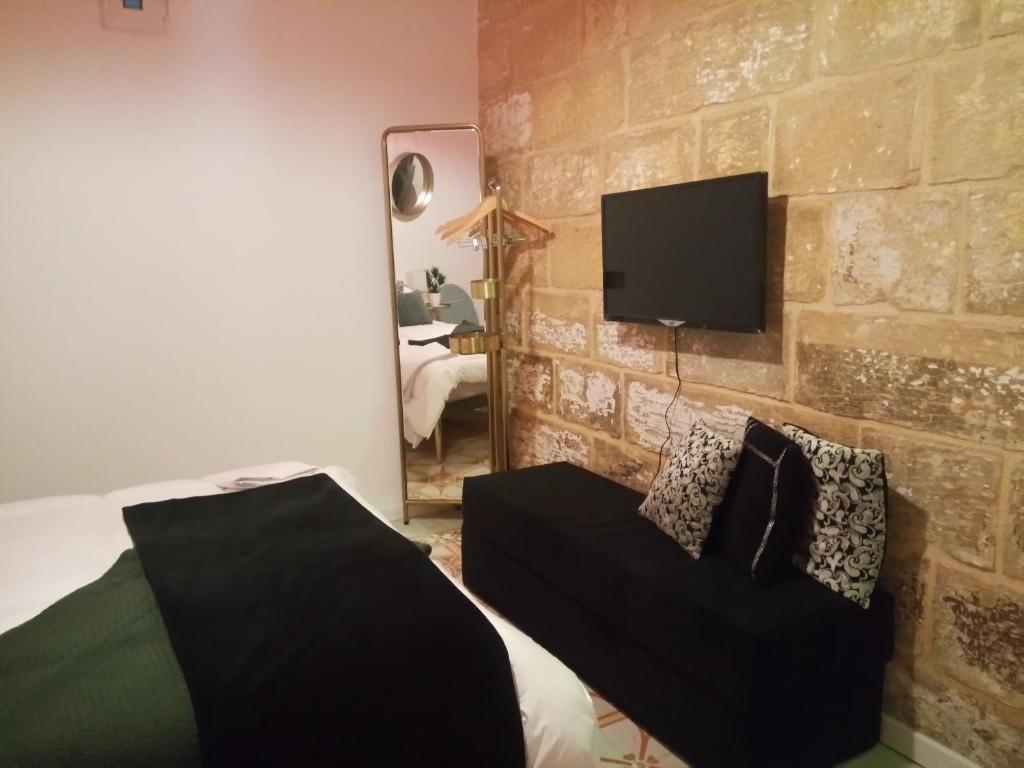 Squadron Base - Deluxe Double Room With Shower