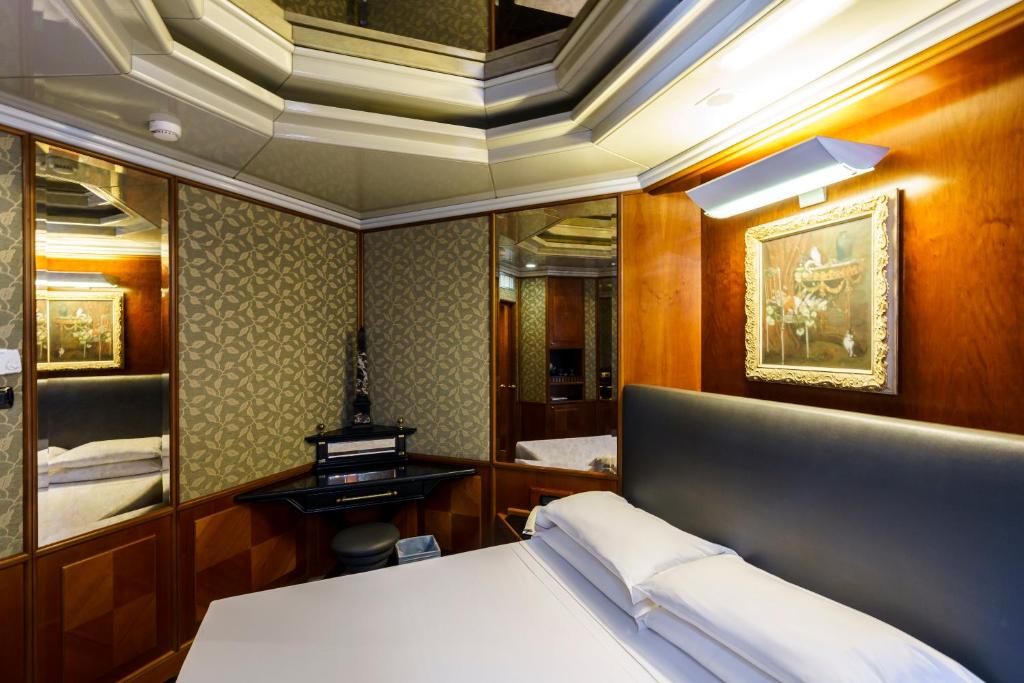 Postel nebo postele na pokoji v ubytování Hotel Valadier