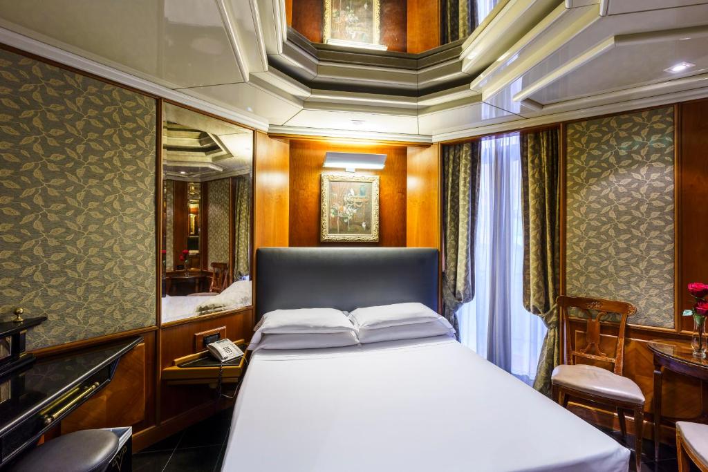 Postel nebo postele na pokoji v ubytování Hotel Valadier