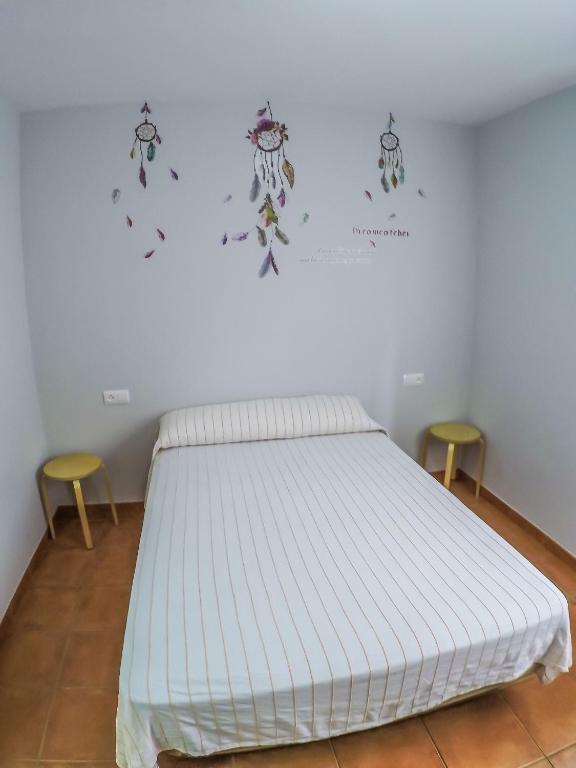 Postel nebo postele na pokoji v ubytování CENTRO DE OCIO ALÚA Bungalows Camping Rafting Benamejí