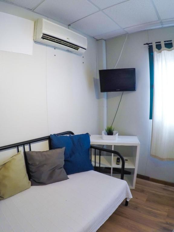 TV a/nebo společenská místnost v ubytování CENTRO DE OCIO ALÚA Bungalows Camping Rafting Benamejí