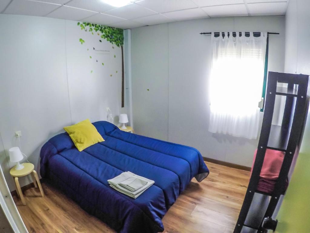 Postel nebo postele na pokoji v ubytování CENTRO DE OCIO ALÚA Bungalows Camping Rafting Benamejí