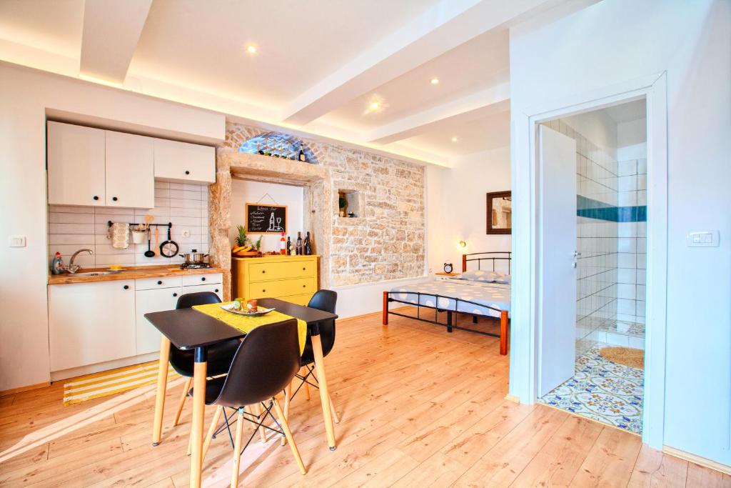 Kuchyň nebo kuchyňský kout v ubytování Apartment Irma