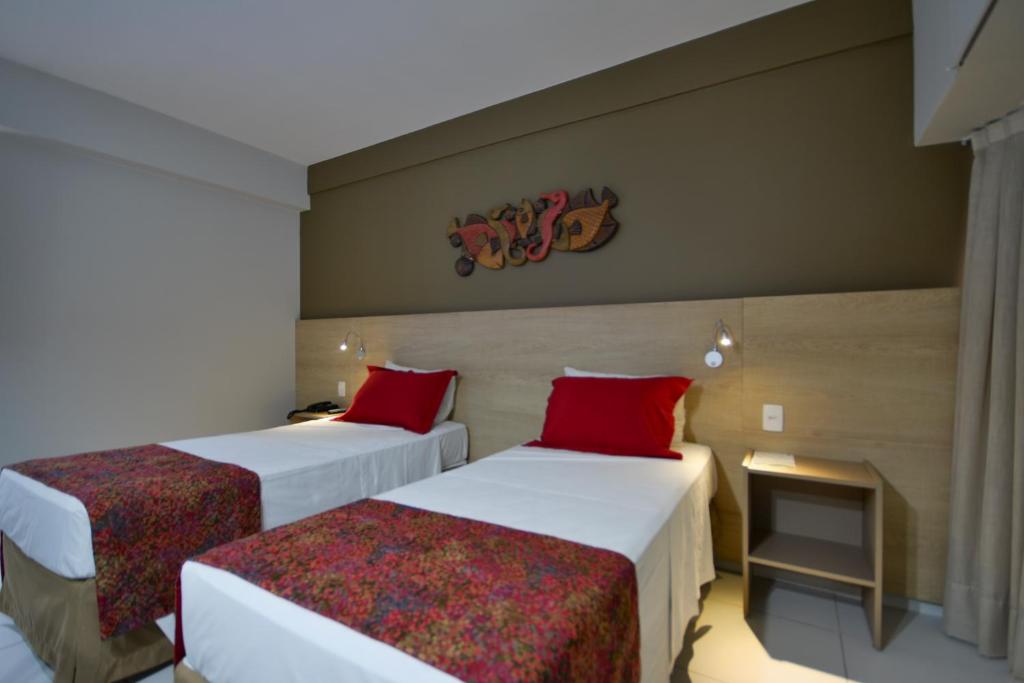 Cama ou camas em um quarto em Littoral Hotel