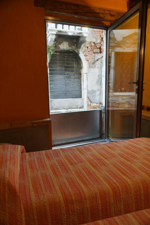 Postel nebo postele na pokoji v ubytování Casa delle gondole