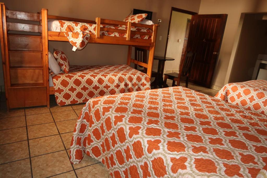 Postel nebo postele na pokoji v ubytování Hotel La Escalinata