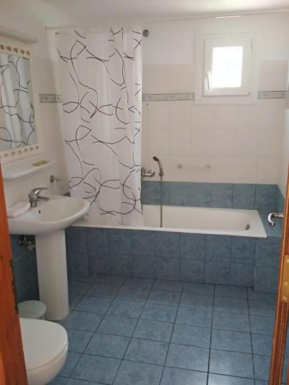 Koupelna v ubytování Sourmeli Garden Hotel