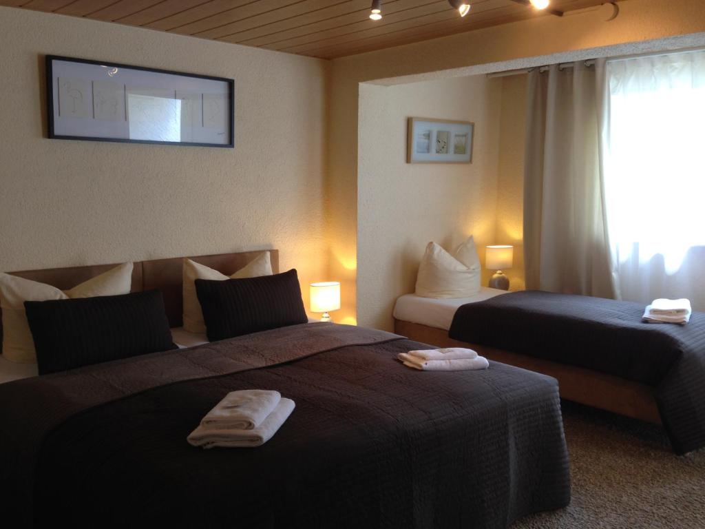 Postel nebo postele na pokoji v ubytování Hotel Sonnenhof