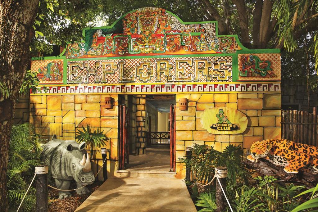 Un jardín fuera de Dreams Tulum Resort & Spa