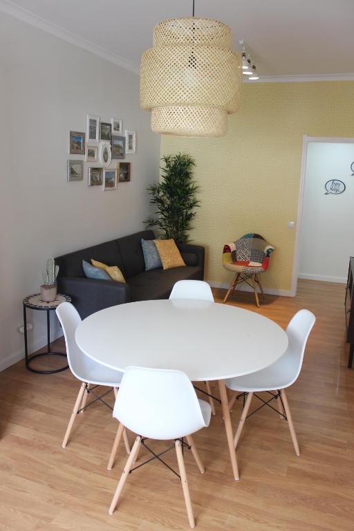 a white table and chairs in a living room at Casa da Azarujinha in Estoril