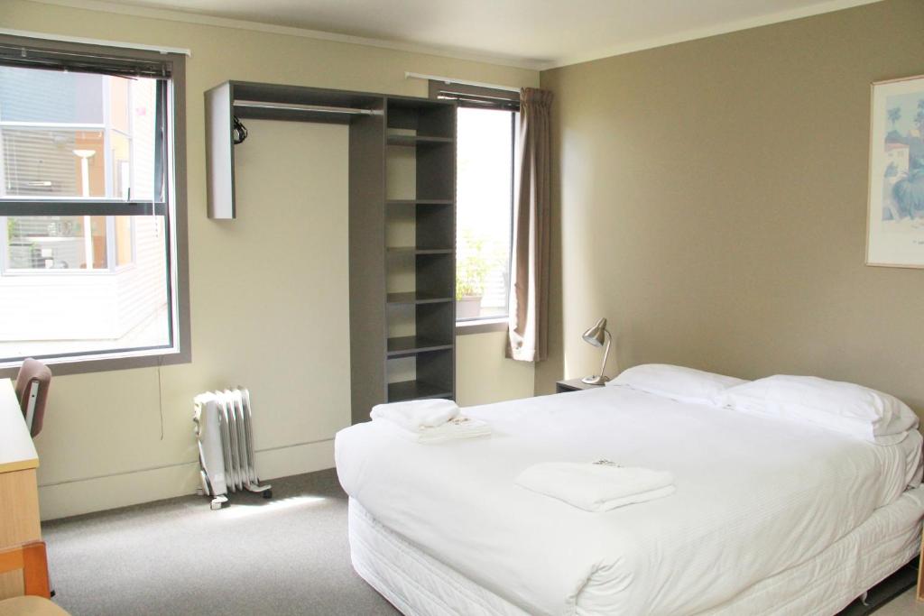 Postel nebo postele na pokoji v ubytování Nikau Apartments