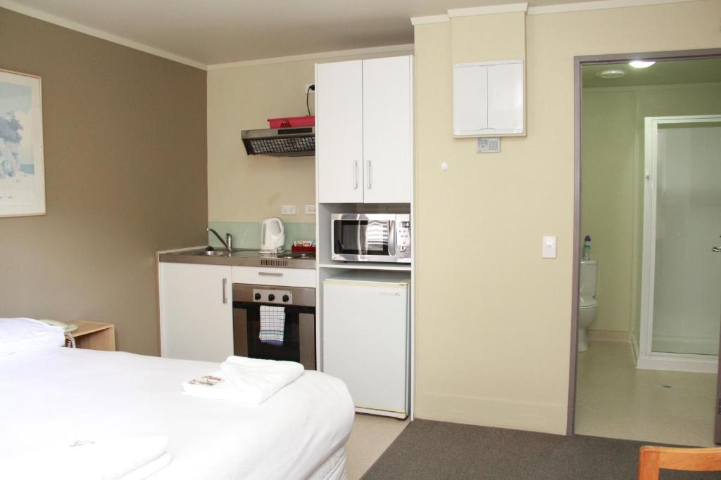 Kuchyň nebo kuchyňský kout v ubytování Nikau Apartments