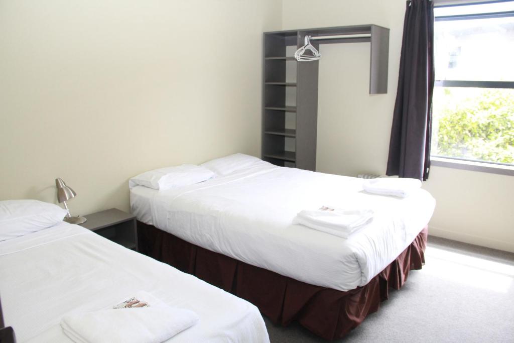 Postel nebo postele na pokoji v ubytování Nikau Apartments